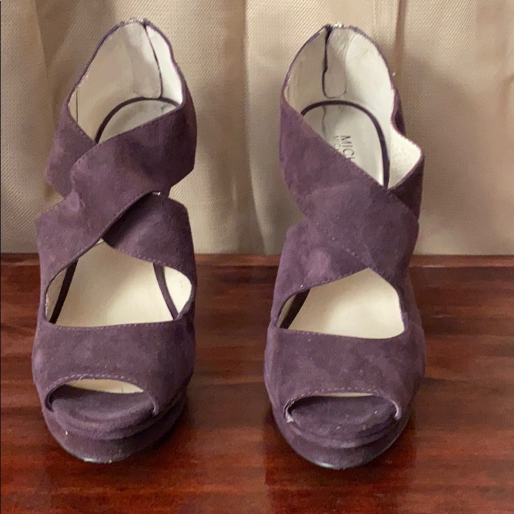 MICHAEL KORS PURPLE HEELS!!